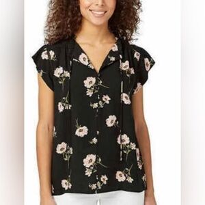 Woven printed flutter sleeves top with tie closure .